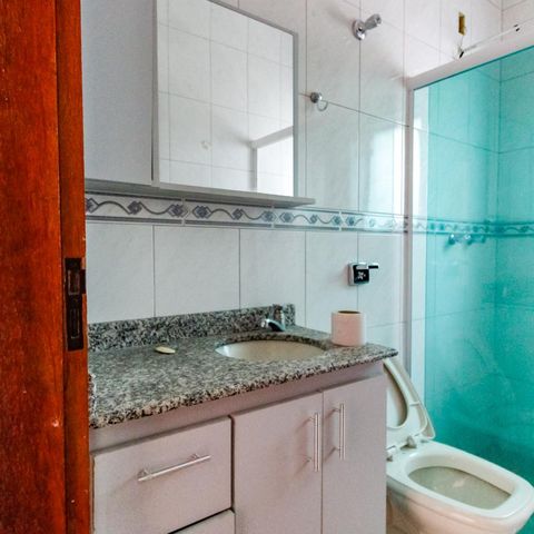 Casa à venda com 50m², 3 quartos e sem vaga Casa à venda com 50m², 3 quartos e sem vagaBanheiro