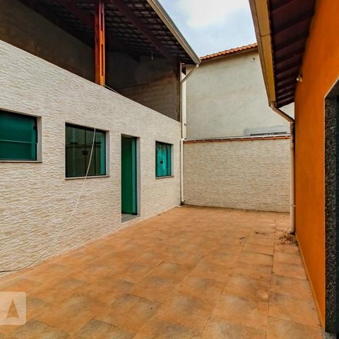 Casa à venda com 50m², 3 quartos e sem vaga Casa à venda com 50m², 3 quartos e sem vagaQuintal