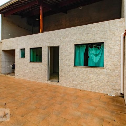 Casa à venda com 50m², 3 quartos e sem vaga Casa à venda com 50m², 3 quartos e sem vagaQuintal