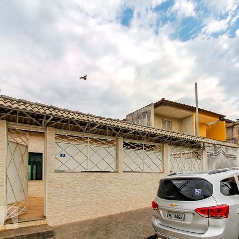 Casa à venda com 50m², 3 quartos e sem vaga Casa à venda com 50m², 3 quartos e sem vagaFachada