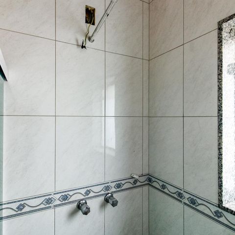 Casa à venda com 50m², 3 quartos e sem vaga Casa à venda com 50m², 3 quartos e sem vagaBanheiro