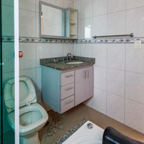 Casa à venda com 50m², 3 quartos e sem vaga Casa à venda com 50m², 3 quartos e sem vagaBanheiro da Suíte
