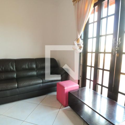 Casa à venda com 250m², 3 quartos e 3 vagasSala
