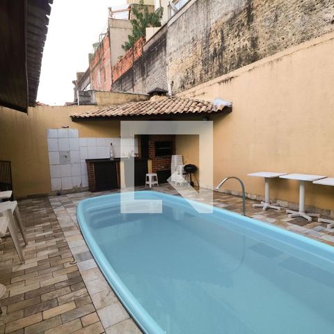 Casa à venda com 250m², 3 quartos e 3 vagasPiscina