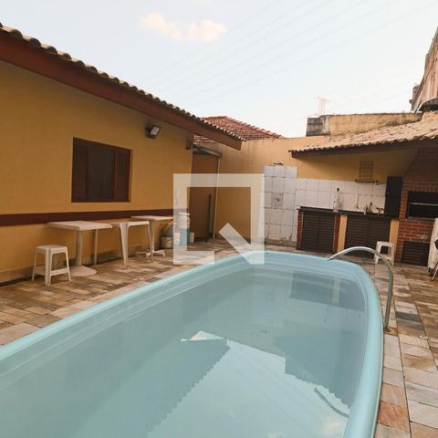 Casa à venda com 250m², 3 quartos e 3 vagasPiscina