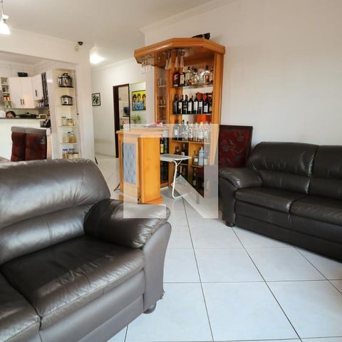 Casa à venda com 250m², 3 quartos e 3 vagasSala