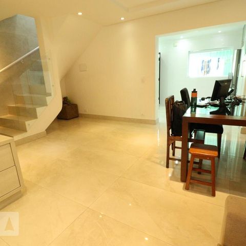 Casa à venda com 135m², 3 quartos e 2 vagasSala