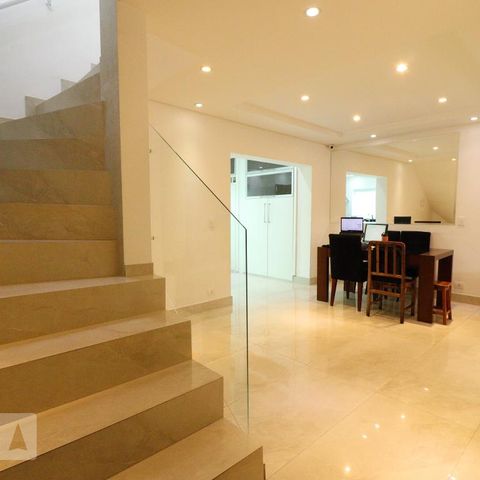 Casa à venda com 135m², 3 quartos e 2 vagasSala