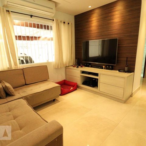 Casa à venda com 135m², 3 quartos e 2 vagasSala