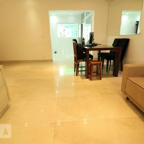 Casa à venda com 135m², 3 quartos e 2 vagasSala