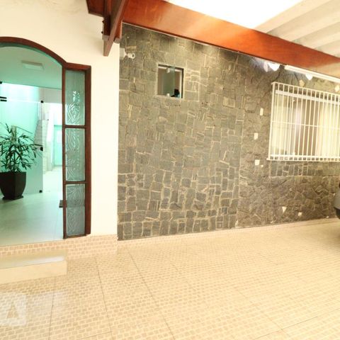 Casa à venda com 135m², 3 quartos e 2 vagasFachada