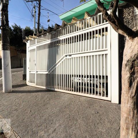Casa à venda com 135m², 3 quartos e 2 vagasFachada
