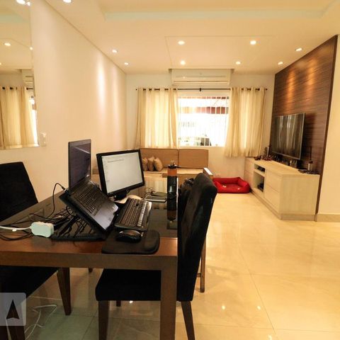 Casa à venda com 135m², 3 quartos e 2 vagasSala
