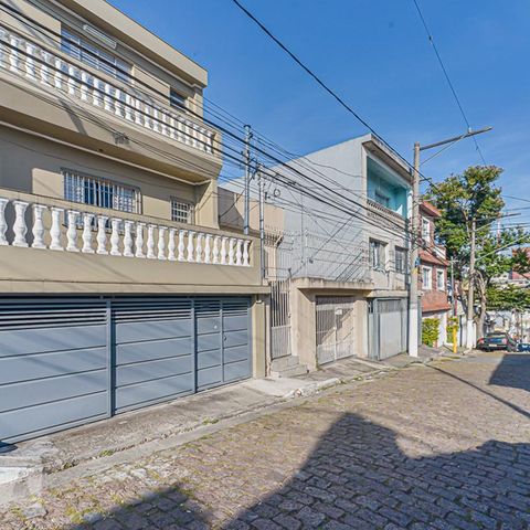 Casa à venda com 300m², 4 quartos e 2 vagasFachada