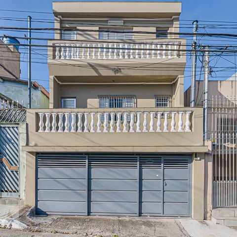 Casa à venda com 300m², 4 quartos e 2 vagasFachada