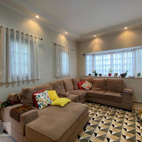 Casa à venda com 146m², 3 quartos e 4 vagasSala