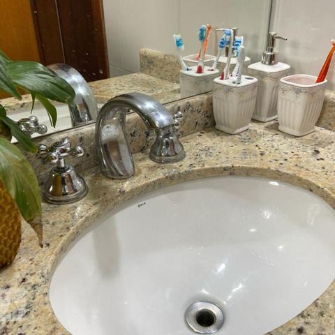 Casa à venda com 146m², 3 quartos e 4 vagasBanheiro - Torneira