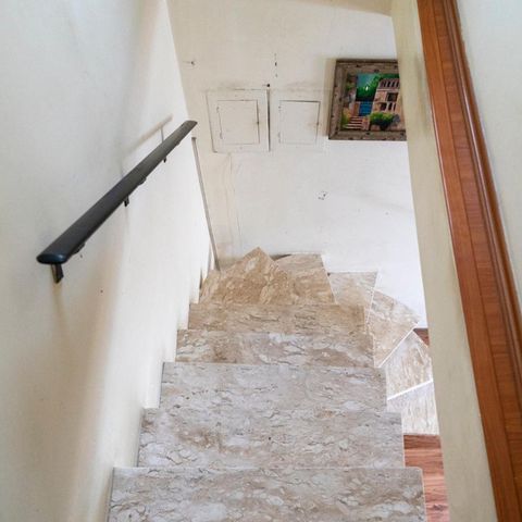 Casa à venda com 148m², 4 quartos e 2 vagasEscada