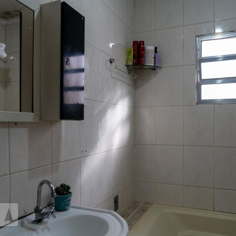 Casa à venda com 148m², 4 quartos e 2 vagasBanheiro 2