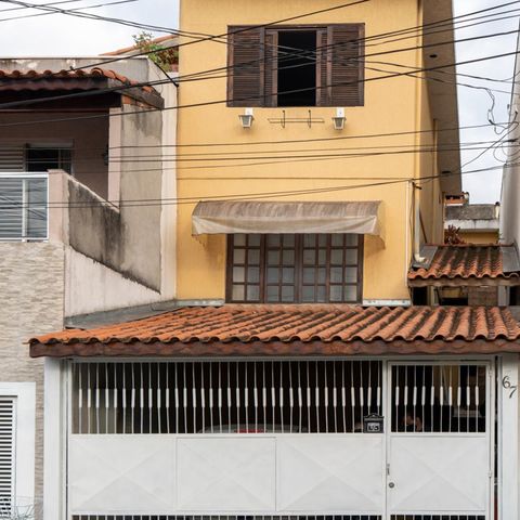 Casa à venda com 148m², 4 quartos e 2 vagasFachada