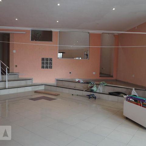 Casa à venda com 379m², 5 quartos e 3 vagas Casa à venda com 379m², 5 quartos e 3 vagasSalão de Festas