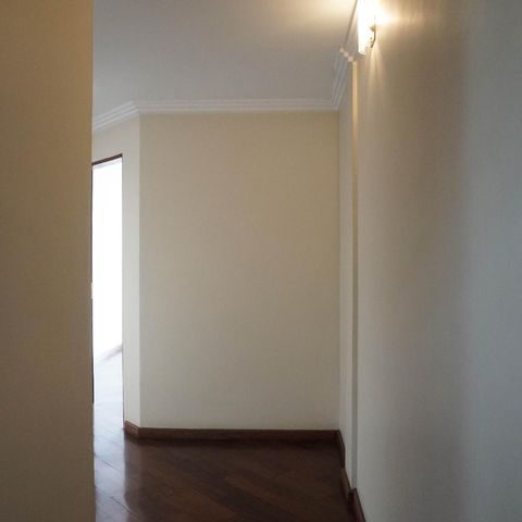 Casa à venda com 379m², 5 quartos e 3 vagas Casa à venda com 379m², 5 quartos e 3 vagasCorredor Quartos