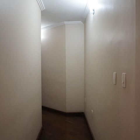 Casa à venda com 379m², 5 quartos e 3 vagas Casa à venda com 379m², 5 quartos e 3 vagasCorredor 2