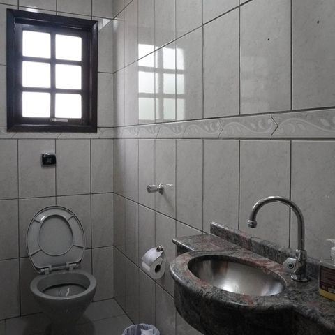 Casa à venda com 379m², 5 quartos e 3 vagas Casa à venda com 379m², 5 quartos e 3 vagasBanheiro 1