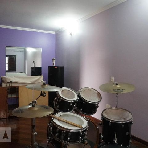 Casa à venda com 379m², 5 quartos e 3 vagas Casa à venda com 379m², 5 quartos e 3 vagasQuarto 5