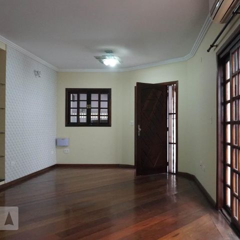 Casa à venda com 379m², 5 quartos e 3 vagas Casa à venda com 379m², 5 quartos e 3 vagasSala