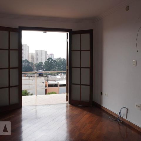 Casa à venda com 379m², 5 quartos e 3 vagas Casa à venda com 379m², 5 quartos e 3 vagasQuarto 2
