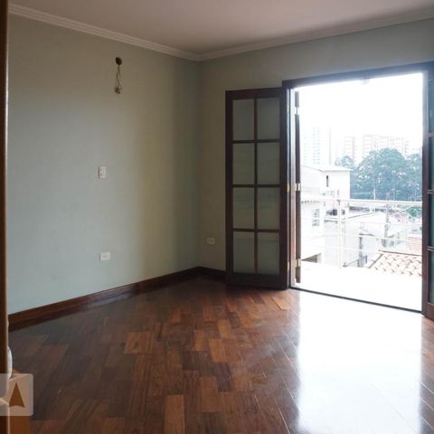 Casa à venda com 379m², 5 quartos e 3 vagas Casa à venda com 379m², 5 quartos e 3 vagasQuarto 3