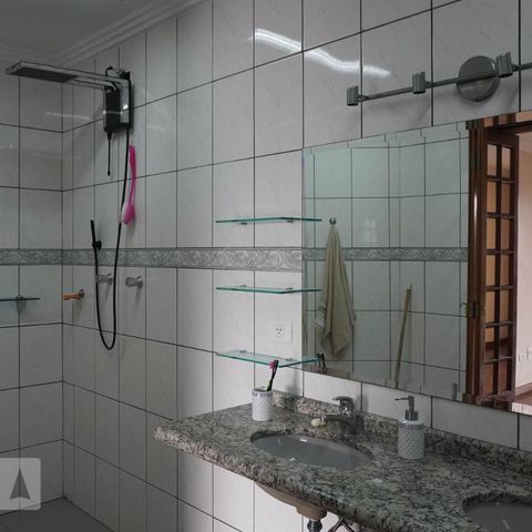 Casa à venda com 379m², 5 quartos e 3 vagas Casa à venda com 379m², 5 quartos e 3 vagasBanheiro Suíte