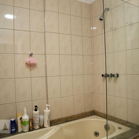 Apartamento para alugar com 256m², 4 quartos e 5 vagasBanheiro da Suíte 2