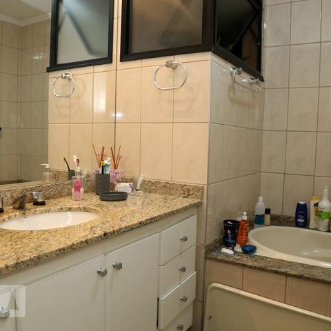 Apartamento para alugar com 256m², 4 quartos e 5 vagasBanheiro da Suíte 2