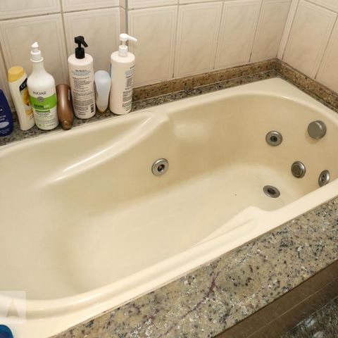Apartamento para alugar com 256m², 4 quartos e 5 vagasBanheiro da Suíte 2