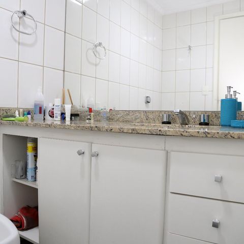 Apartamento para alugar com 256m², 4 quartos e 5 vagasBanheiro da Suíte 1