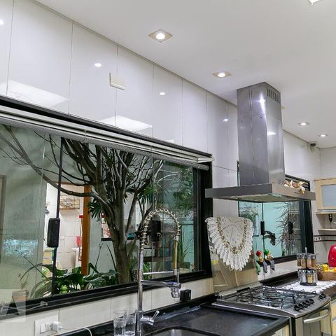 Casa à venda com 369m², 5 quartos e 4 vagasCozinha