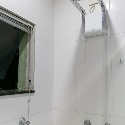 Casa à venda com 369m², 5 quartos e 4 vagasBanheiro 