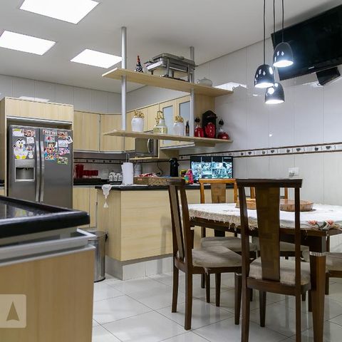Casa à venda com 369m², 5 quartos e 4 vagasCozinha
