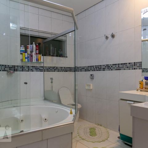 Casa à venda com 369m², 5 quartos e 4 vagasBanheiro suíte 1