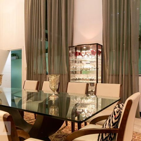 Casa à venda com 369m², 5 quartos e 4 vagasSala