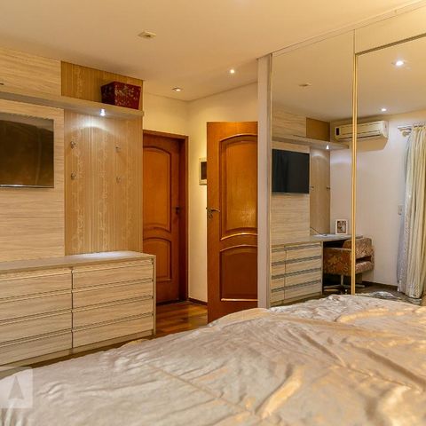 Casa à venda com 369m², 5 quartos e 4 vagasSuíte 2