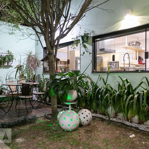 Casa à venda com 369m², 5 quartos e 4 vagasQuintal fundos