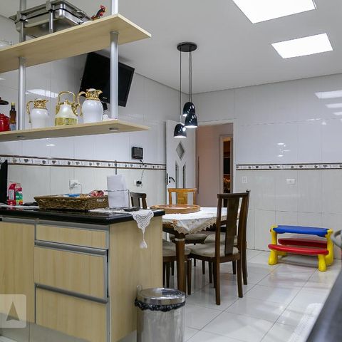 Casa à venda com 369m², 5 quartos e 4 vagasCozinha