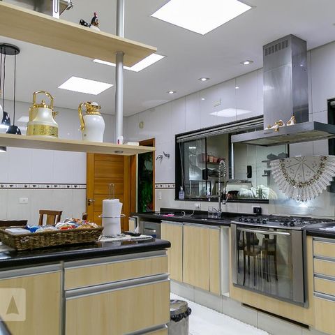 Casa à venda com 369m², 5 quartos e 4 vagasCozinha