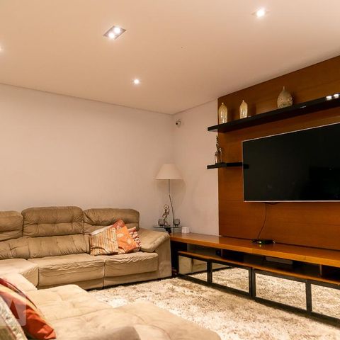 Casa à venda com 369m², 5 quartos e 4 vagasSala