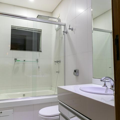 Casa à venda com 369m², 5 quartos e 4 vagasBanheiro 