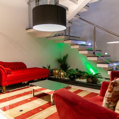 Casa à venda com 369m², 5 quartos e 4 vagasSala