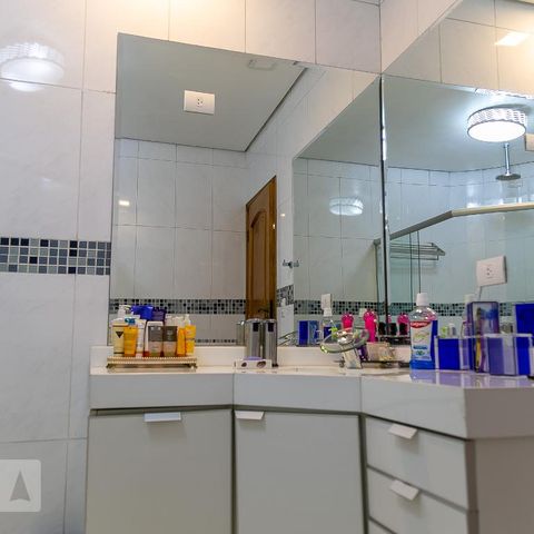Casa à venda com 369m², 5 quartos e 4 vagasBanheiro suíte 1